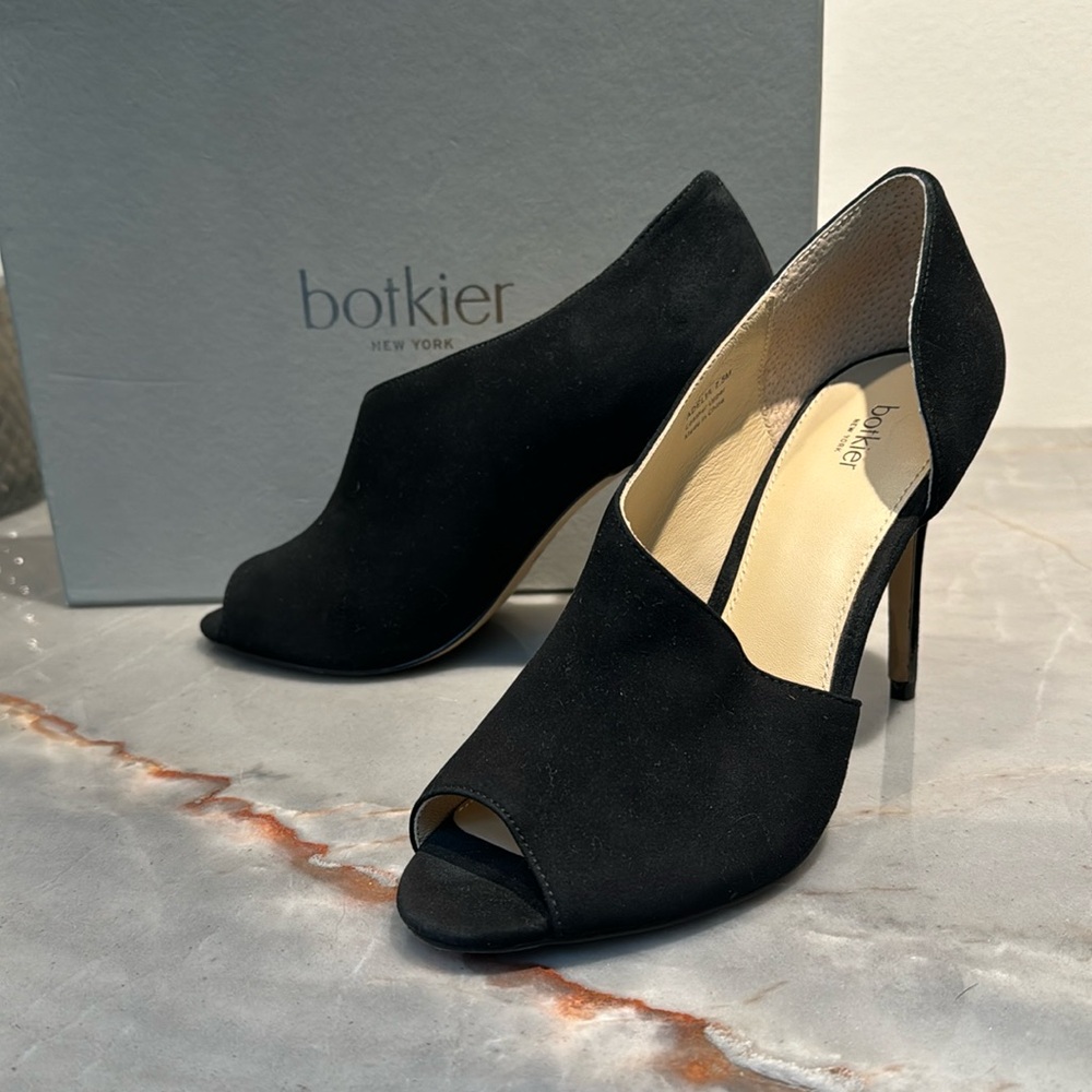 Botkier NY size 7.5 black suede open toe heels
